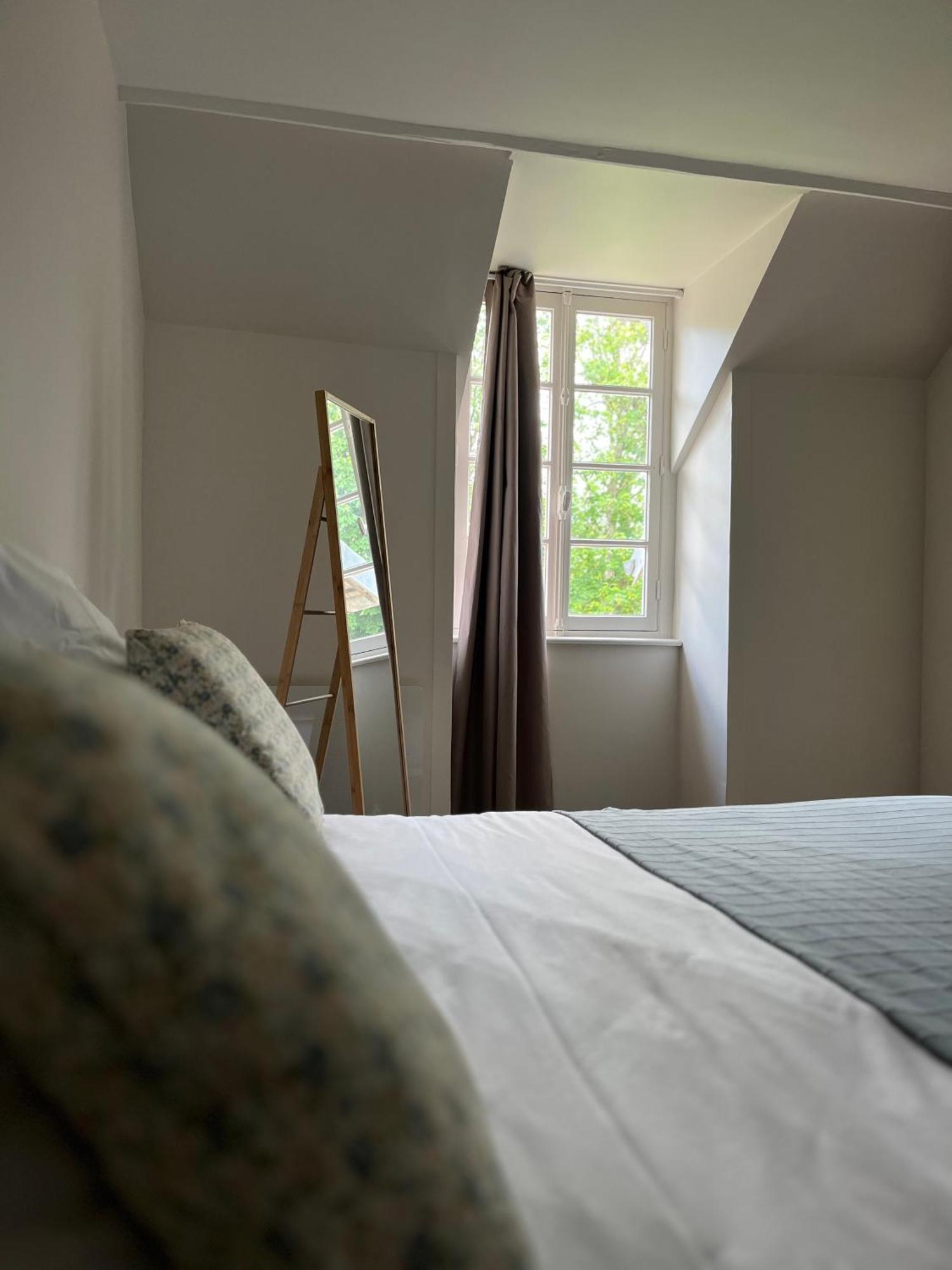 Abbaye De Blanchelande Bed & Breakfast Neufmesnil Oda fotoğraf