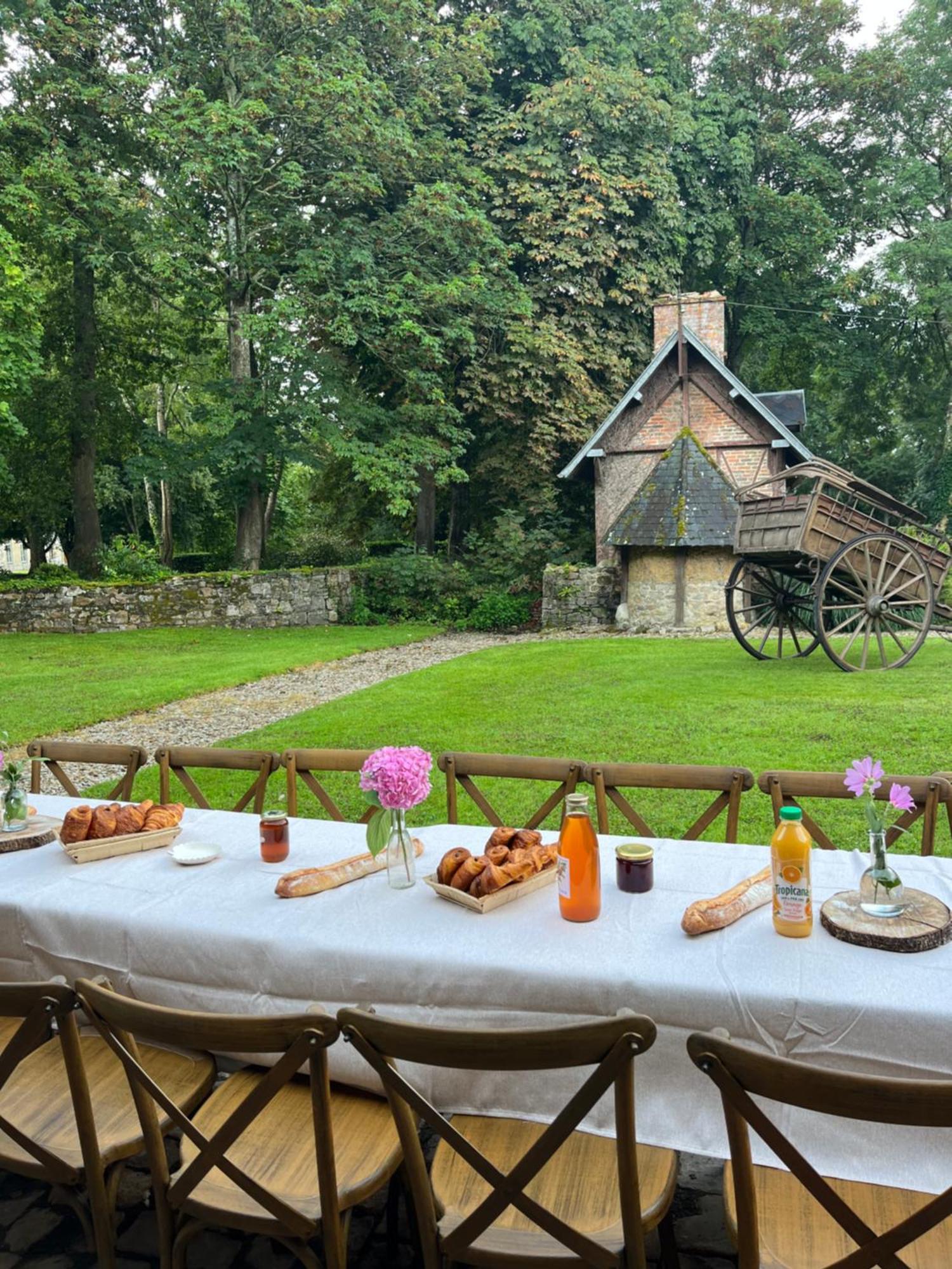 Abbaye De Blanchelande Bed & Breakfast Neufmesnil Dış mekan fotoğraf