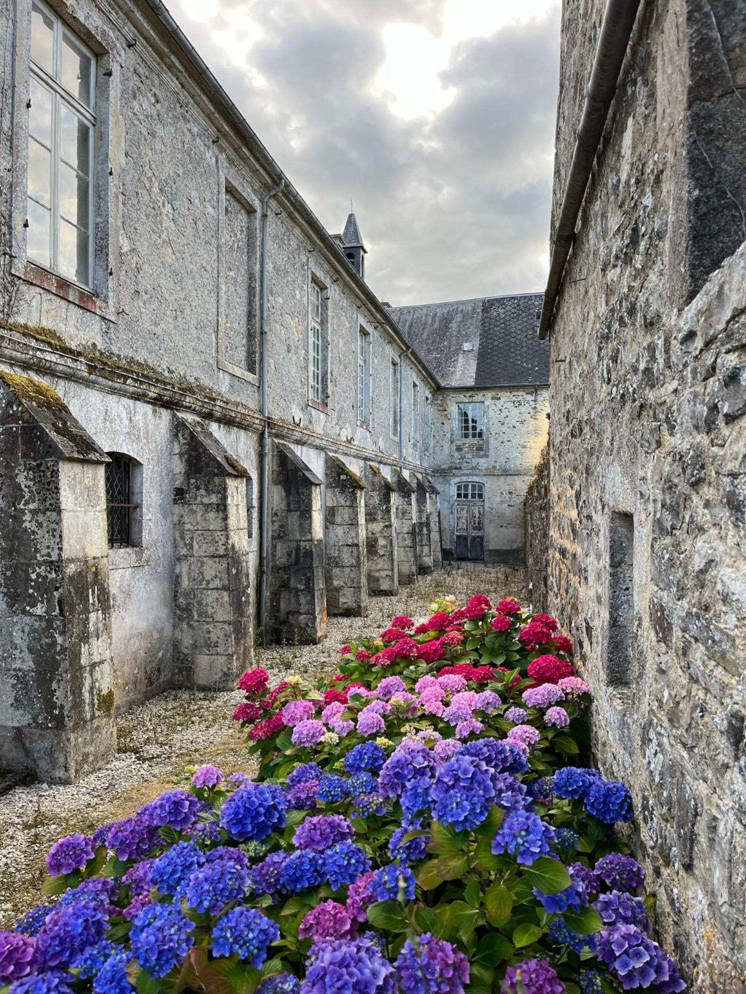 Abbaye De Blanchelande Bed & Breakfast Neufmesnil Dış mekan fotoğraf